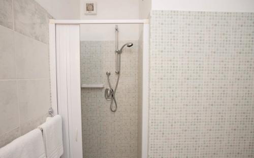 studio-apartment-v13239298
